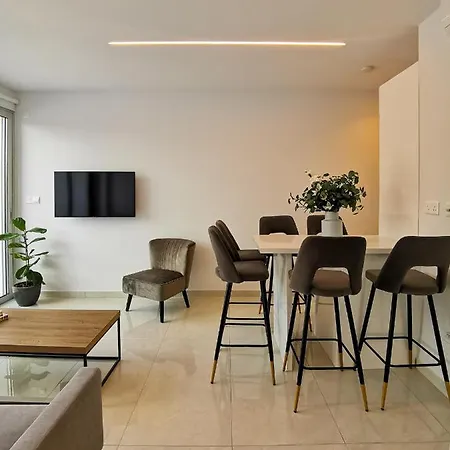 Phaedrus Living Apartman
